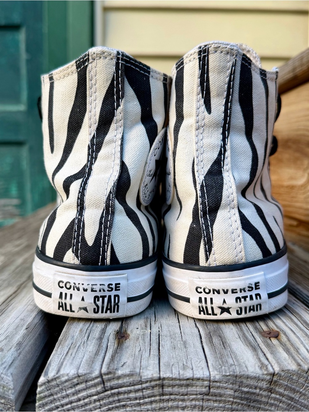 Converse Chuck Taylor High Top Sneakers - Women’s Size 7.5 - Picture 3 of 8